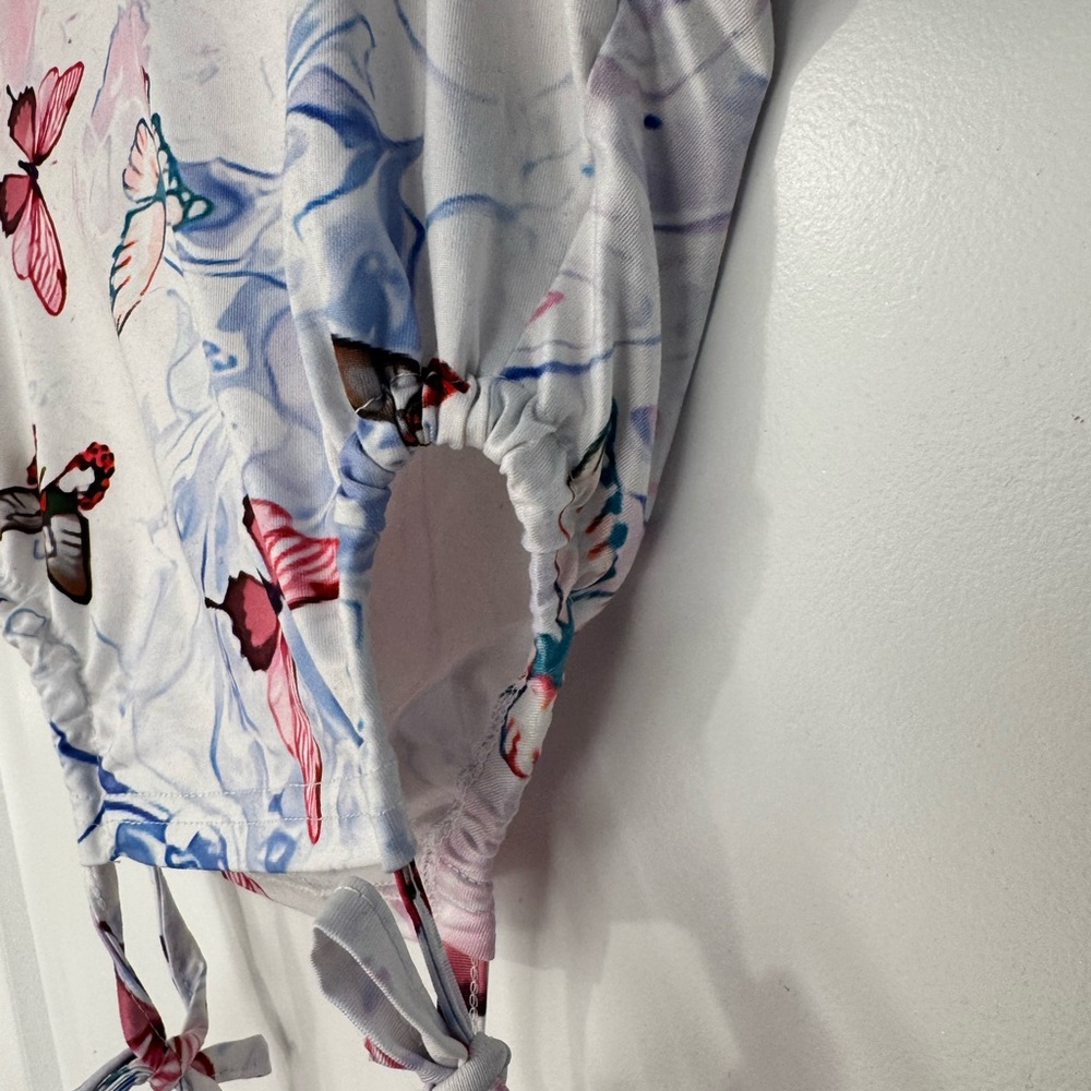 Butterfly Print Ruched Crop Top - Picture 2 of 4